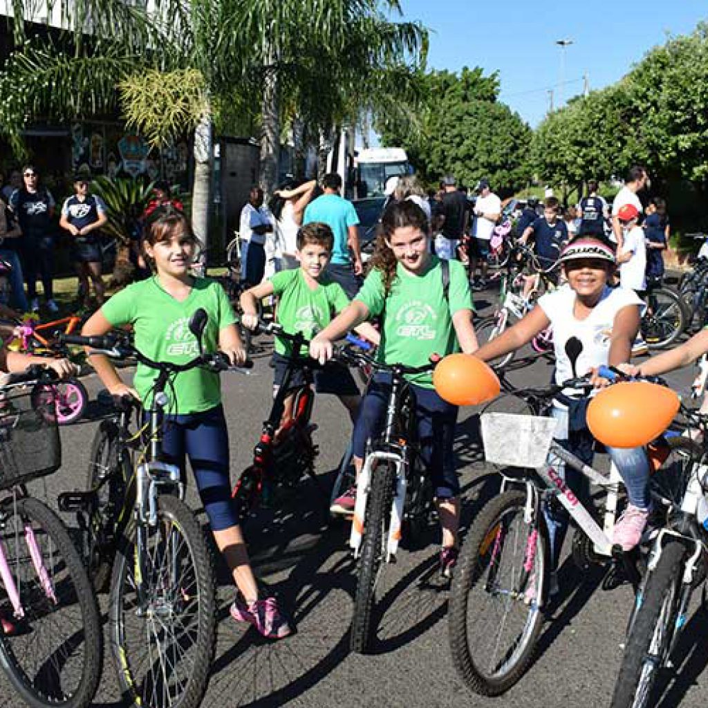 Passeio ciclístico comemora 61 anos da ETL - ETL