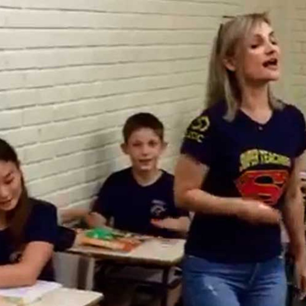 Alunos do 6º ano, criam ritmo para cantar em Inglês - ETL