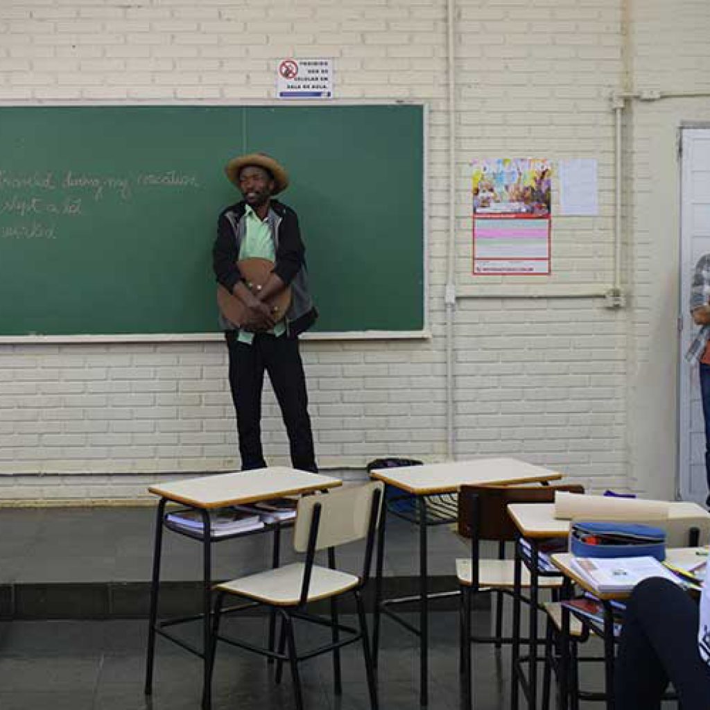 Poeta e escritor moçambicano participa de Roda de Conversa na ETL - ETL