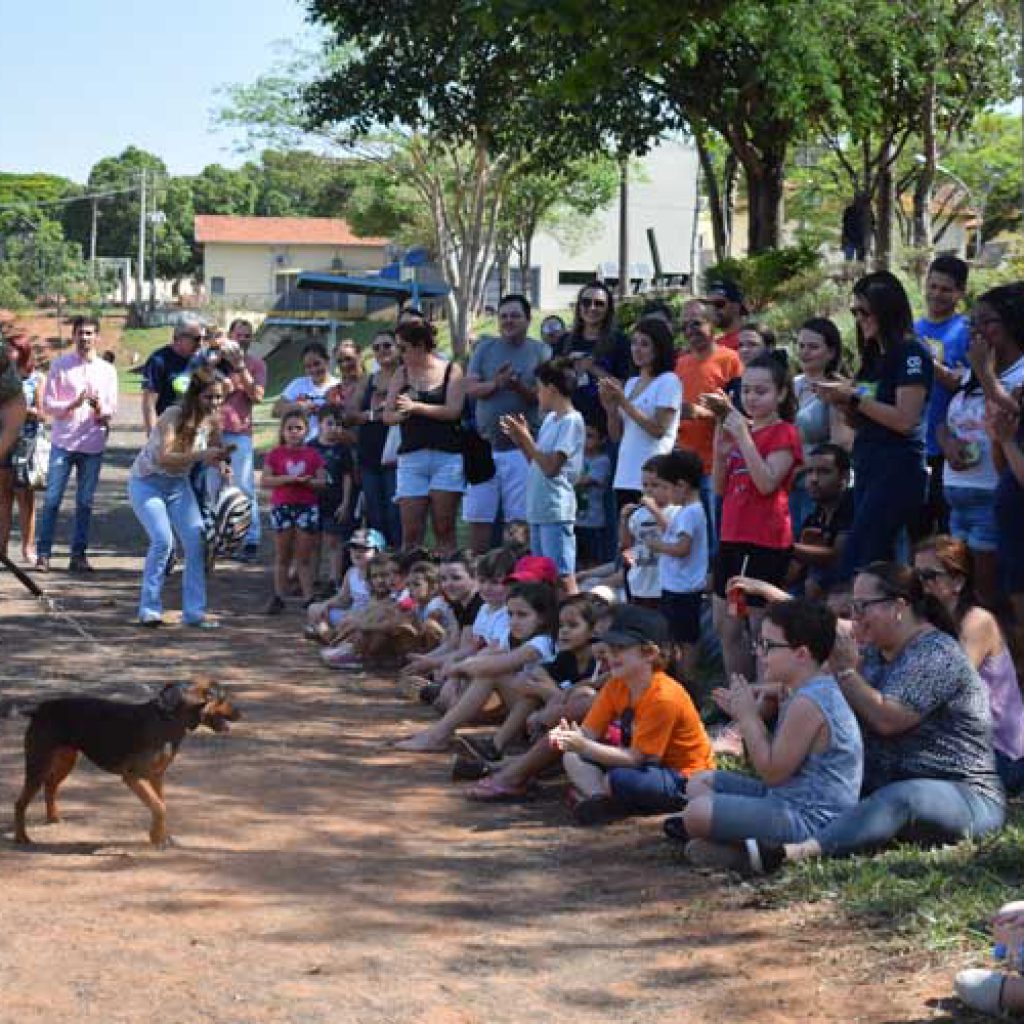 Alunos e amigos da ETL fizeram a festa na manhã de sábado - ETL