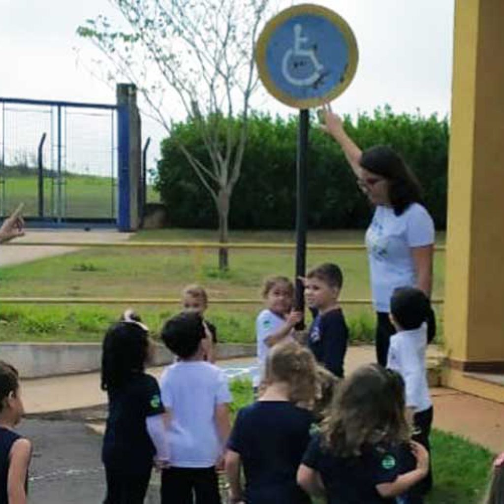 Educação no Trânsito e Meios de Transporte