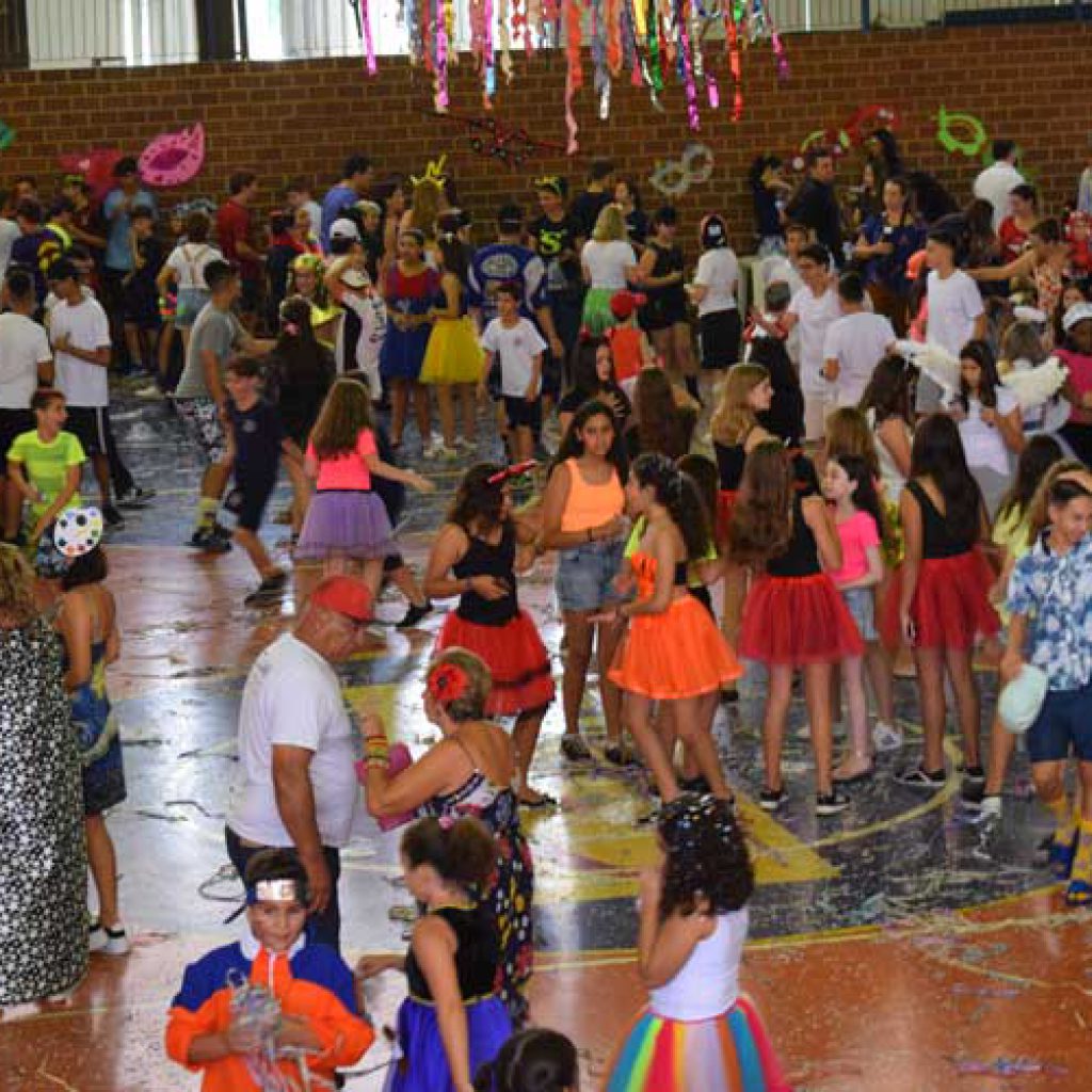 Alunos curtem a folia CarnaETL 