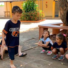 A IMPORTÂNCIA DAS BRINCADEIRAS NA ROTINA ESCOLAR