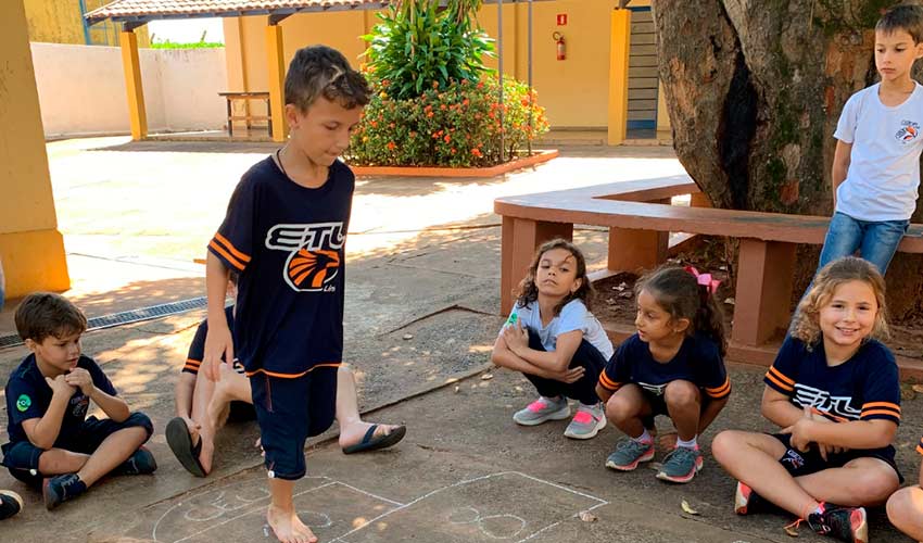 A IMPORTÂNCIA DAS BRINCADEIRAS NA ROTINA ESCOLAR